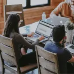 Pas godt på ryggen i løbet af arbejdsdagen med disse 6 tips