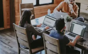 Pas godt på ryggen i løbet af arbejdsdagen med disse 6 tips